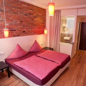 Purpur 3*, Prag Tjekkiet
